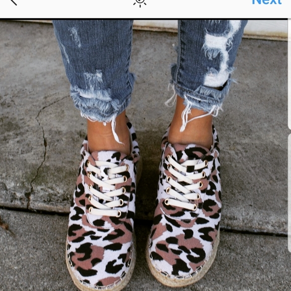 🚨END OF SUMMER SALE// leopard print Sneaker - Picture 2 of 8